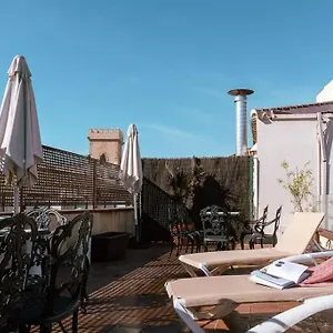Con Encanto En Patio Sevillano Siviglia